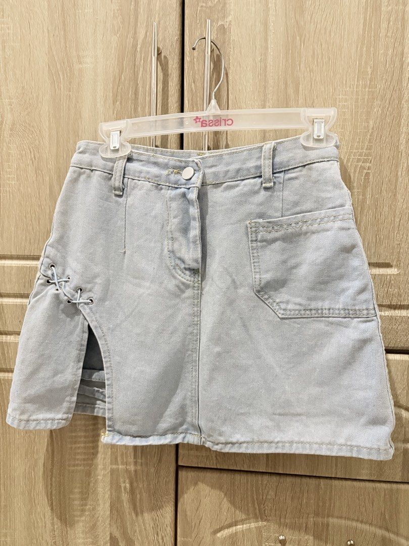 Shorts and skirts (Category: Skirts) located in Cavite. Submitted by friesoverload (Listing ID 1430663058, Image 1). Description: Size small to med body frame No issue, in excellent condition 85 each, or take all for 599.