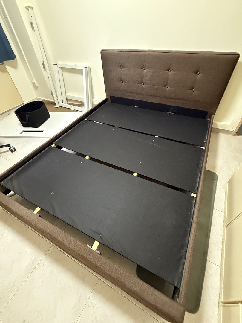 Solid Bedframe (Category: Bed Frames & Mattresses) located in Singapore. Submitted by roastedturmeric (Listing ID 1430660910, Image 1). Description: Queen size Already dismantled for your convenience to carry. Good condition. No damage First come first serve .