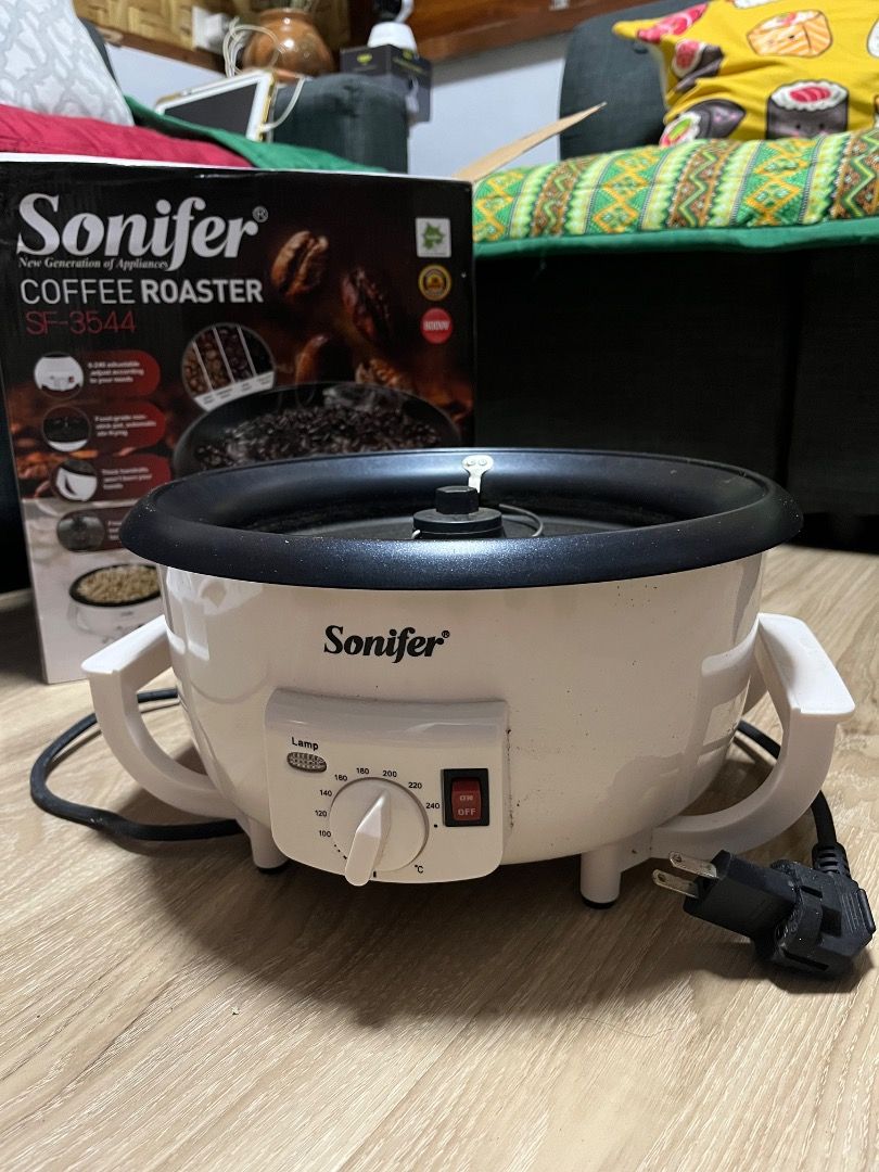 Sonifer Coffee Roaster SF-3544 (Category: Coffee Machines & Makers) located in Cainta. Submitted by ilah_declutters (Listing ID 1430710222, Image 1). Description: Selling our Sonifer coffee Roaster SF-3544. Features adjustable temperature control, includes a rotating mechanism inside. It has a capacity of 750g. It comes with its original box. Not using anymore, but used carefully. .