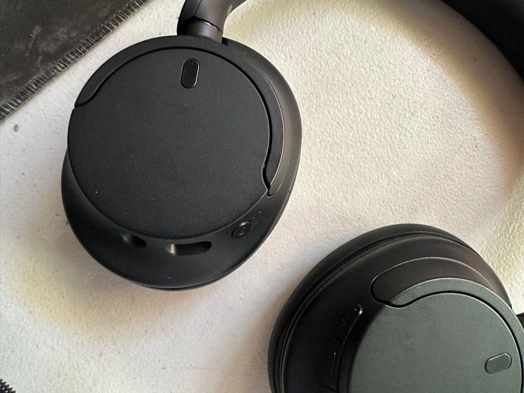 Sony WH-CH720N (Category: Headphones & Headsets) located in Manila. Submitted by reesee_ (Listing ID 1430709990, Image 3). Description: Condition: -Good as new. Barely used since I prefer earphones. -Very well-mainted. Used ear pads since day 1. -No scratches or dents. -Audio quality is superb. It has a "punchy" bass. ANC is very impressive, considering its price. -Battery life is impressive. Can last 35-50 hours. I only charge it once a month. F