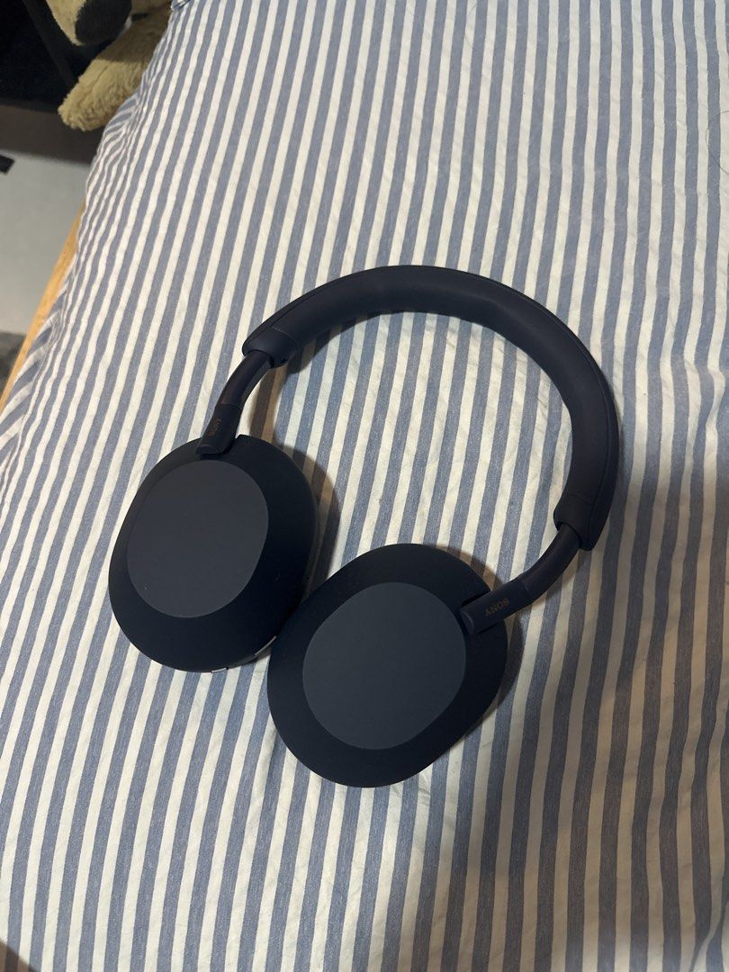 Sony XM5 Navy Colour