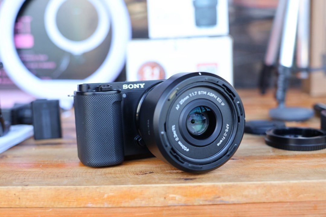 Sony ZV-E10 Mirrorless Camera (Category: Cameras) located in Manila. Submitted by lenascamera (Listing ID 1430611276, Image 3). Description: NOTE: Sa dami po ng message na natatangap ko, naka hold napo ang Mga message hindi napo ako makapag reply pero na babasa ko kaya hanggat maari mag direct na kayo sa page ko sa facebook Lena’s camera para makareply ako agad salamat. Sony ZV-E10 Mirrorless Camera (Pre-owned) Price: ₱33,500 (body only) With Vil