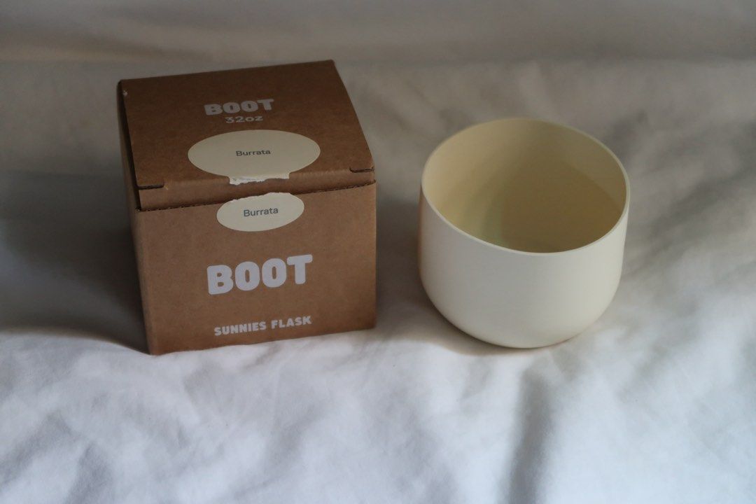 Sunnies Flask Boot 32oz (Category: Water Bottles & Tumblers) located in Quezon City. Submitted by lucymnl (Listing ID 1430796698, Image 2). Description: - never used - this is for 32oz got this for ₱ 245 rfs: wrong size.
