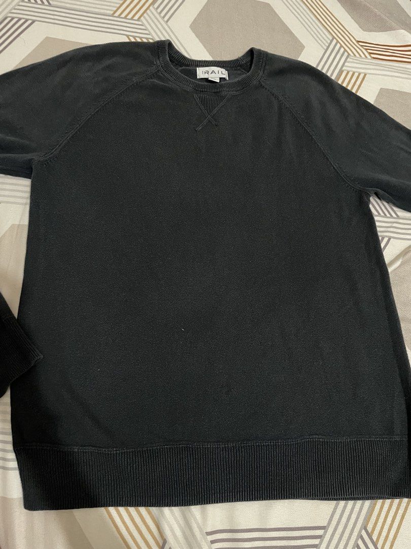 The Rail Black Sweatshirt - Size S (Category: Coats, Jackets and Outerwear) located in Tanza. Submitted by declutchedd_dd (Listing ID 1430715827, Image 2). Description: - rfs: decluttering - no issue - color rate 10/10 .