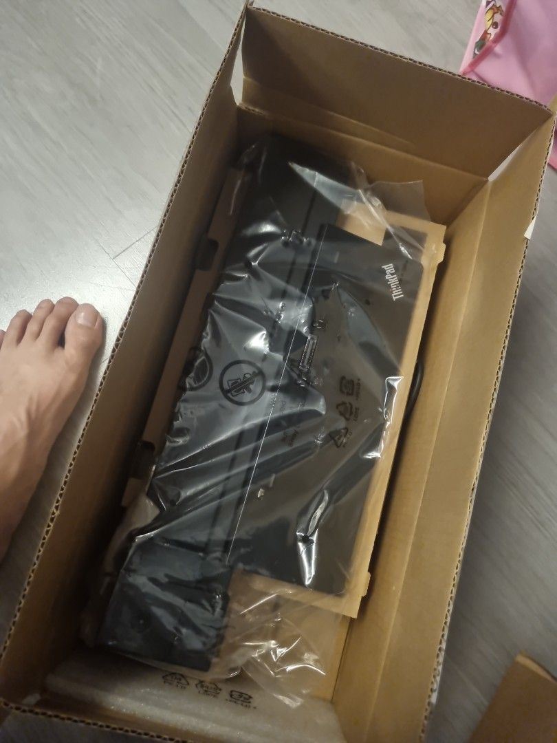 Thinkpad workstation dock - UK489392782086645761