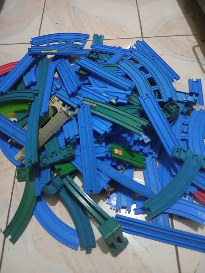 Tomy Plarail tracks isang crate (Category: Action & Battle Toys) located in Silang. Submitted by samflores2k4t7 (Listing ID 1430762409, Image 2). Description: For sale Tomy Plarail tracks isang crate puno marami yan Kasama n crate.