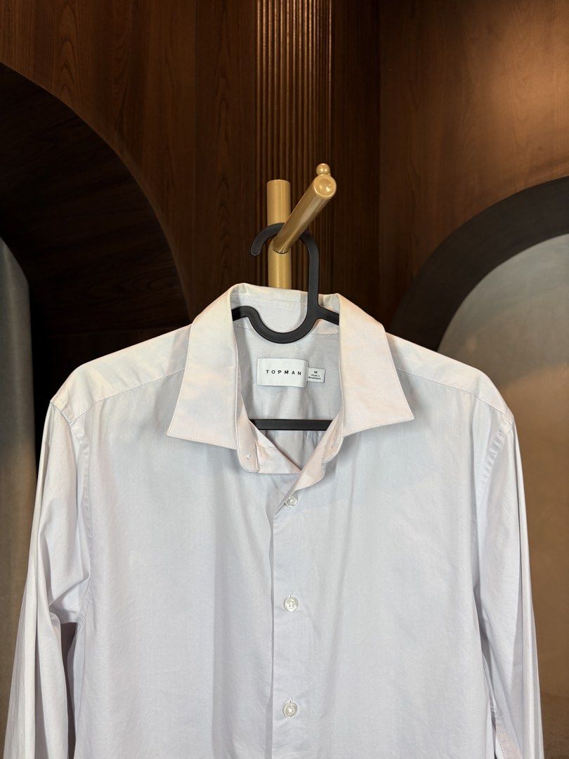 Topman Long Sleeve Shirt - Size M (Category: Tshirts & Polo Shirts ) located in Manila. Submitted by ccuadralaw (Listing ID 1430678160, Image 2). Description: Topman long sleeve shirt in a light grey color. It features a classic collar and button-down closure. The shirt is size M and made in Bangladesh. It is made of 64% Polyester and 4% Elastane. The care label indicates it can be machine washed..