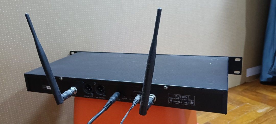 TSM-200 Wirele Microphone System with 2 Mics423316363339386883