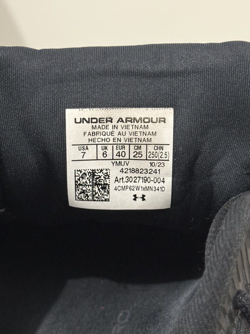 Under Armour HOVR Sonic 2 Running Shoes (Category: Sneakers) located in Quezon City. Submitted by mx_honey (Listing ID 1430715186, Image 2). Description: Authentic Under Armour HOVR Sonic 2 Black Running Shoes US 7 (25 CM) Flaw: Has been repaired before via stitching (refer to pictures). In good condition! RFS: Decluttering Price is negotiable! Note: - Shipping fee c/o buyer - MOP: GCash/bank transfer - No COD.