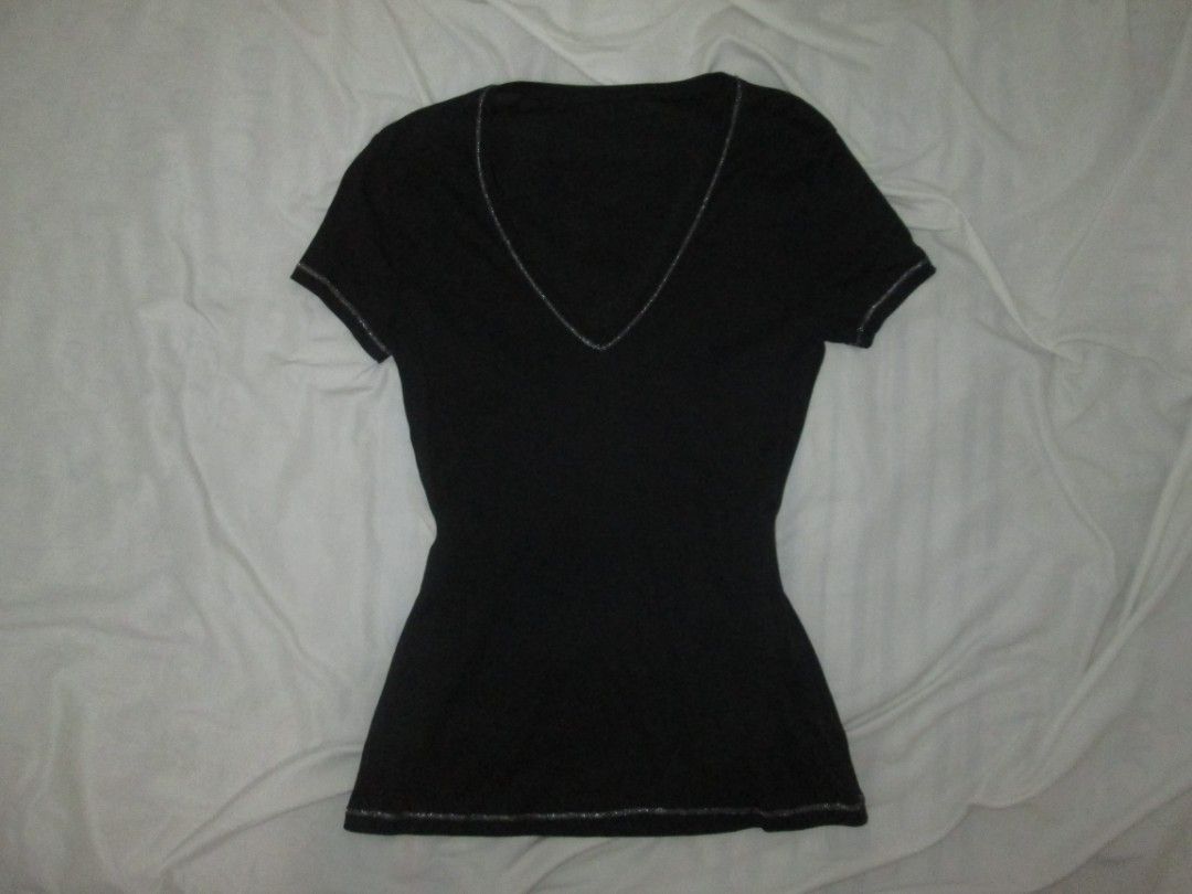 V Neck Black Shirt with Silver Stitching (Category: Shirts) located in Santa Rosa. Submitted by bgcoded (Listing ID 1430598850, Image 2). Description: super flattering! 💫 stretchy, can fit up to medium or semi large.