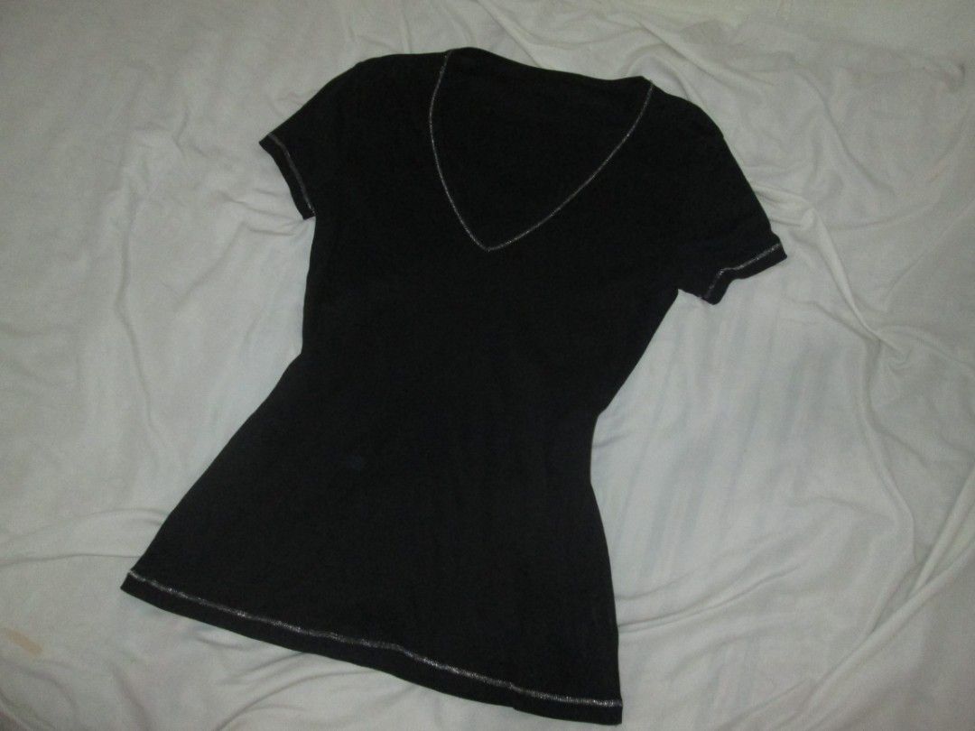 V Neck Black Shirt with Silver Stitching (Category: Shirts) located in Santa Rosa. Submitted by bgcoded (Listing ID 1430598850, Image 3). Description: super flattering! 💫 stretchy, can fit up to medium or semi large.
