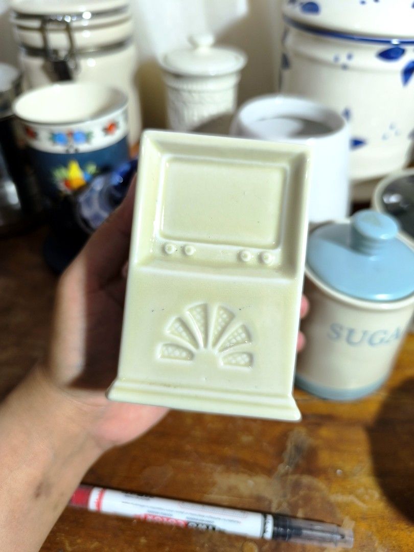 Vintage Television Pen Holder (Category: Vintage Collectibles) located in Pangil. Submitted by kopee_matcha (Listing ID 1430643900, Image 3). Description: made in England Brand: Wade Price : 180 *Strickly 2 days reservation only * Payment must be completed within 48 hours. If unpaid, your order will be automatically forfeited and the item/s will be given to the next miner. *No deleting of comments *3 or more items (Large pouch or box only) Courie
