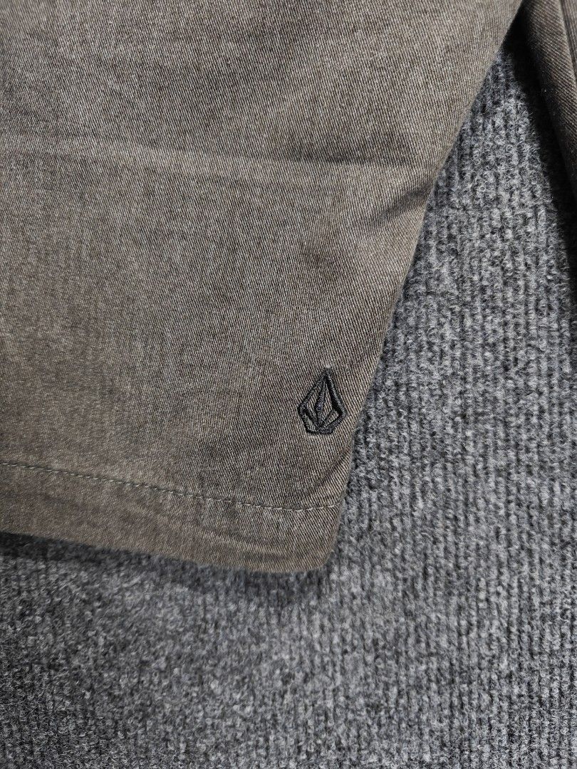 Volcom Gray Shorts (Category: Activewear) located in Alaminos. Submitted by epargne (Listing ID 1430622208, Image 3). Description: 🏷️ Condition: Excellent ! Color rate: 9.5/10 Size : Measurement: ⬇️⬇️⬇️ Waistline' 30-32 - 'Length'19.5 Open Leg' 9.5 Issue: None See picture for details ⬇️⬇️⬇️.