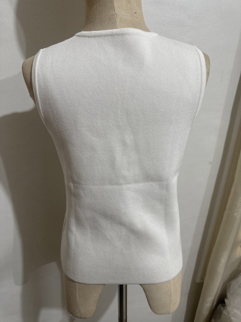 White Sleeveless Vest with Gold Buttons (Category: Sleeveless) located in Davao. Submitted by therealtrader8 (Listing ID 1430677378, Image 3). Description: .