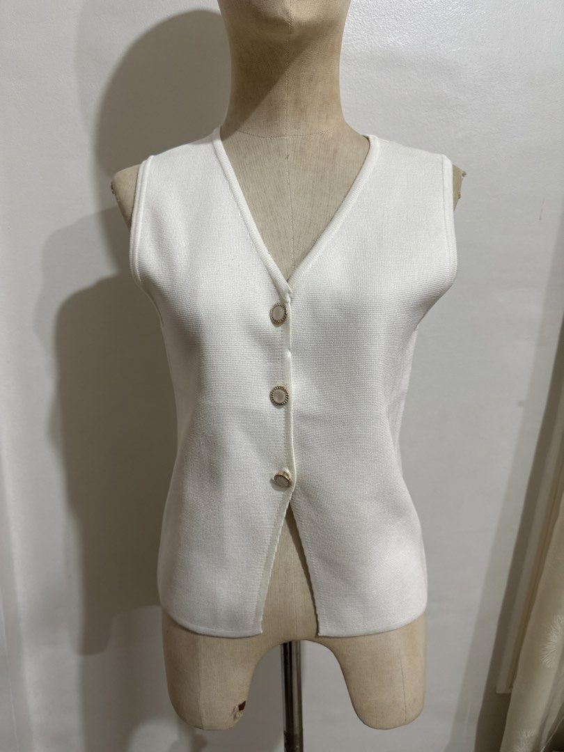 White Sleeveless Vest with Gold Buttons (Category: Sleeveless) located in Davao. Submitted by therealtrader8 (Listing ID 1430677378, Image 1). Description: .