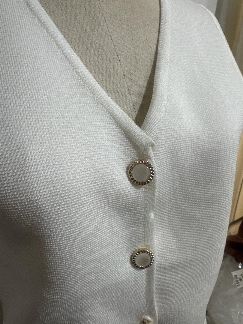 White Sleeveless Vest with Gold Buttons (Category: Sleeveless) located in Davao. Submitted by therealtrader8 (Listing ID 1430677378, Image 2). Description: .