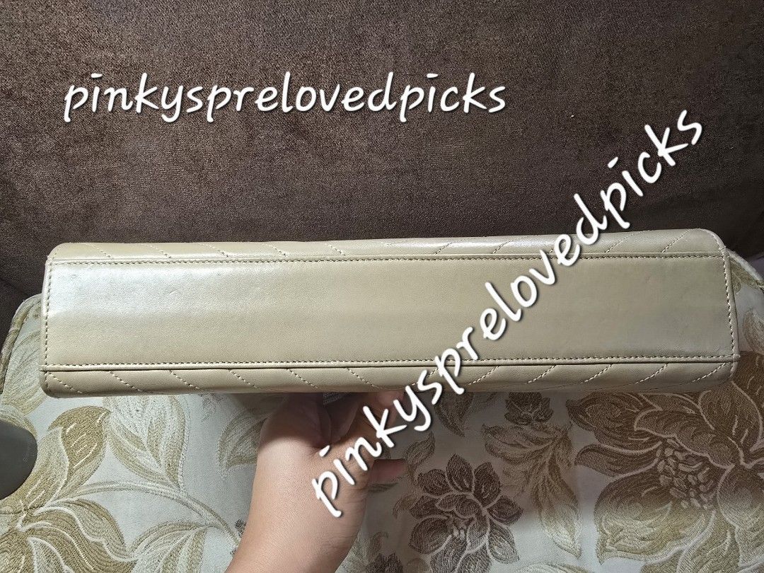 YSL Cassandre Matelasse Large Envelope Flap Bag (Category: Luxury Bags & Wallets) located in Manila. Submitted by pinkysprelovedpicks (Listing ID 1430733657, Image 2). Description: This is my original preloved YSL Bag..bought abroad..but used for special occasions only. Comes complete with cards and dustbag. PM for more complete photos. ⦁ YSL Cassandre Matelasse Large Envelope Flap Bag ⦁ Pre owned ⦁ Flaws: minor bottom scuff marks, minor signs of