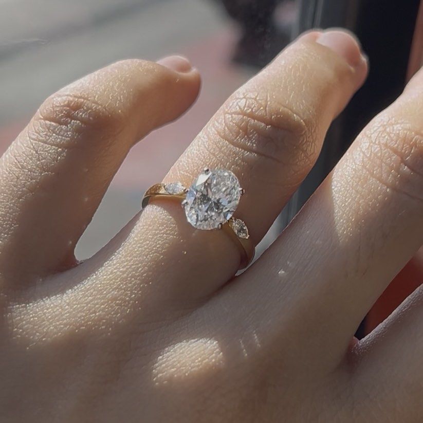 2ct Oval Engagement ring lab grown diamond 18k gold (Category: Rings) located in Del Monte. Submitted by bellamente (Listing ID 1430908421, Image 1). Description: 2ct oval engagement ring Lab grown diamond 18k yellow gold band 18k white gold prongs IGI Certificate included Size 6 onhand 99,000.00 only .