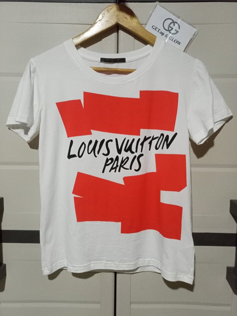 ✅ LOUIS VUITTON Women's Tee (Category: Luxury Apparel) located in Palo. Submitted by getupandglow (Listing ID 1430897457, Image 2). Description: ✅ LOUIS VUITTON Women's Tee Size: fit to Medium Dimes: 18x23 Issue: None Color/Rate: 9.9/10 Condition: Like New Price: ₱650 only + sf 📍 Location: LEYTE 💳 MODE OF PAYMENT 👉 GCash (Payment 1st) 👉 Shipping (J&T) 📩 MAKE OFFER nalang if interested. 📍DISCLAIMER: Authenticity not guarantee, pls check all 