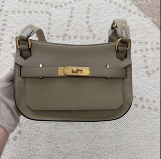 （分類：）位於 。 由 bellize.luxury 提交（商品編號 1430971082，圖片 1）。簡介： 。