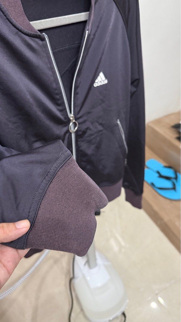 Adidas Jacket Medium to Large (Category: Coats, Jackets and Outerwear) located in Caloocan City. Submitted by _.helloItsMe (Listing ID 1430873462, Image 3). Description: Adidas Jacket Semi Crop Best fid medium to large RFS: for decluttering.