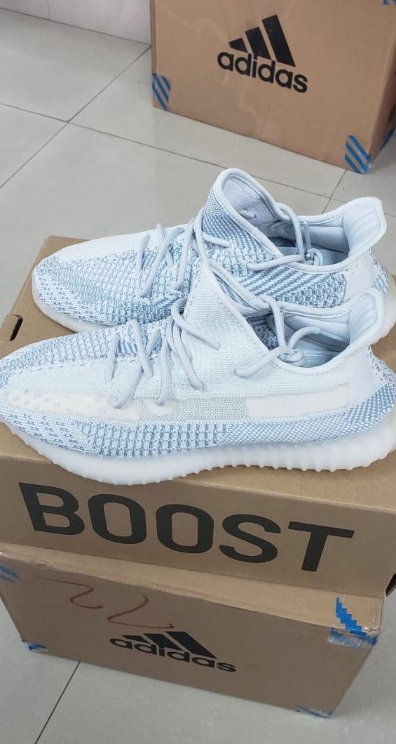 Adidas originals Yeezy Boost 350 V2 "cloud white" Casual Shoes Unisex (Category: Sneakers) located in Singapore. Submitted by zasilverwolf (Listing ID 1430932574, Image 1). Description: 🎯 100% new — full size access.