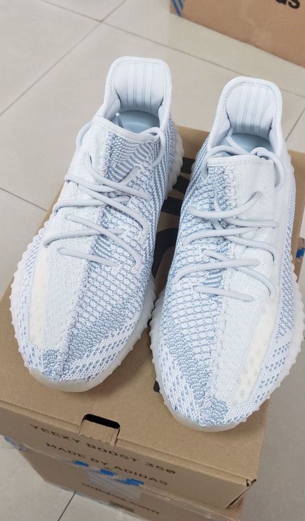 Adidas originals Yeezy Boost 350 V2 "cloud white" Casual Shoes Unisex (Category: Sneakers) located in Singapore. Submitted by zasilverwolf (Listing ID 1430932574, Image 4). Description: 🎯 100% new — full size access.