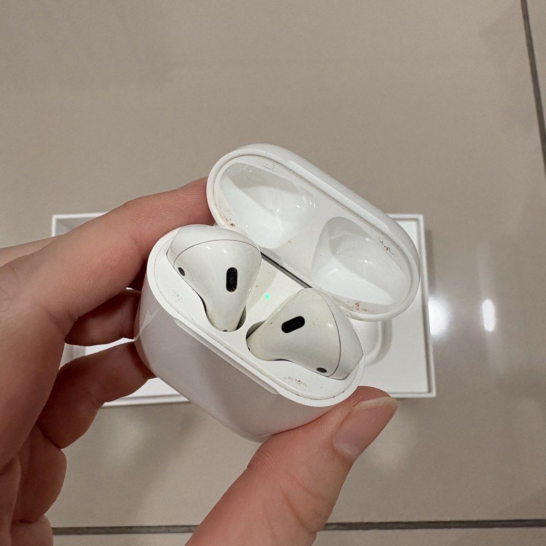 Airpod2 (Category: Earphones) located in Johor Bahru. Submitted by 11_surj_13 (Listing ID 1430833260, Image 3). Description: Battery problem With box Pm for series number .