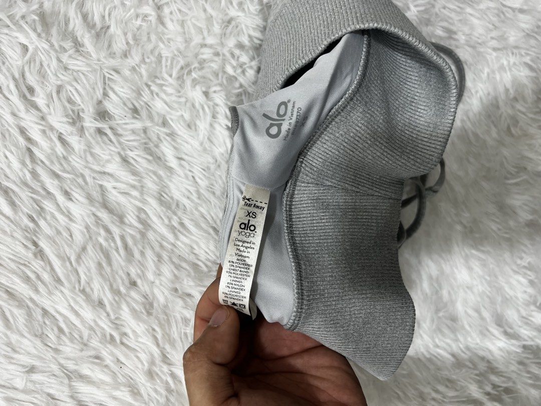 ALO (Category: Activewear) located in Dagupan City. Submitted by pizzaislife22 (Listing ID 1430878921, Image 3). Description: ALO GRAY X-small 11x12.