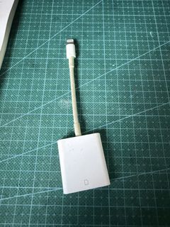 Apple Lightning SD Card Reader439854982717122560