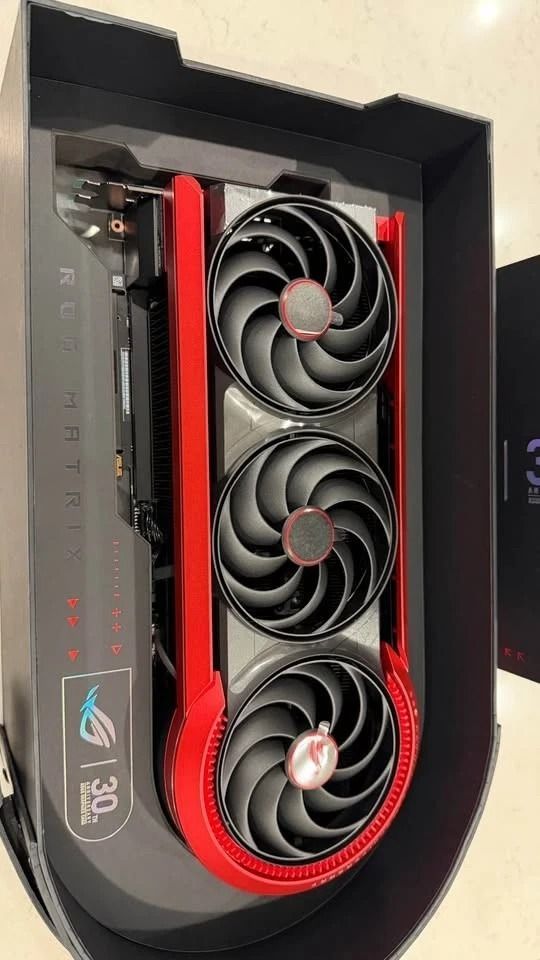 ASUS ROG Matrix Platinum GeForce RTX 5090 - 30th Anniversary Edition In ...
