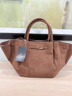 (Category: ) located in . Submitted by pursonalshopper (Listing ID 1430979542, Image 1). Description: .