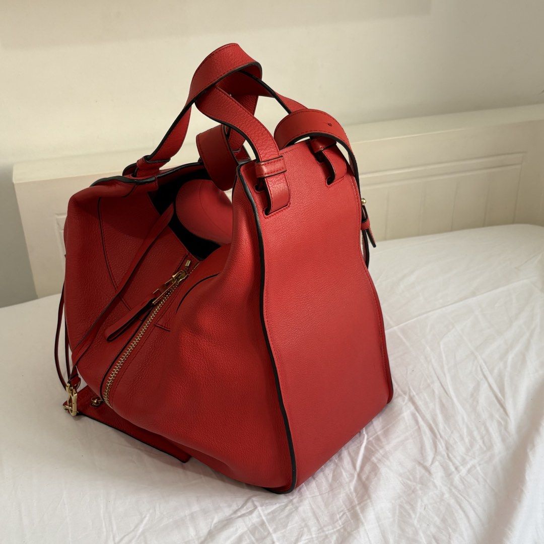 Authentic Loewe Hammock Bag (Category: Luxury Bags & Wallets) located in Manila. Submitted by snatchmybag (Listing ID 1430921490, Image 2). Description: .