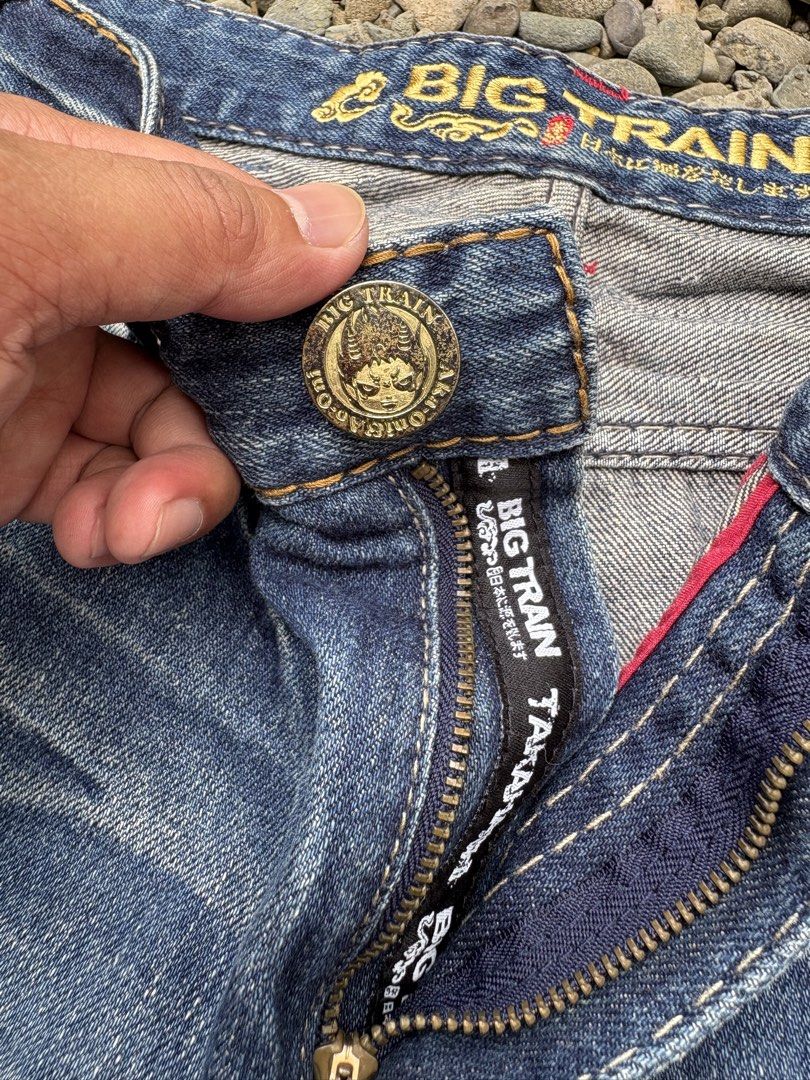 Big Train Japanese Denim Jeans (Category: Jeans) located in Manila. Submitted by rmedz (Listing ID 1430962981, Image 3). Description: ‼️REPRICED‼️ - Authentic Big Train jeans - Size S (3L) - Unique button closure - Classic five-pocket design - Intricate stitching details - Distinctive logo on back pockets - Made from Japanese denim Vintage Big Train Japan Made in Japan Size Small Approximately size 28 - 30” waist Length: 44.5” Rise: 11” Hem: 7.5”