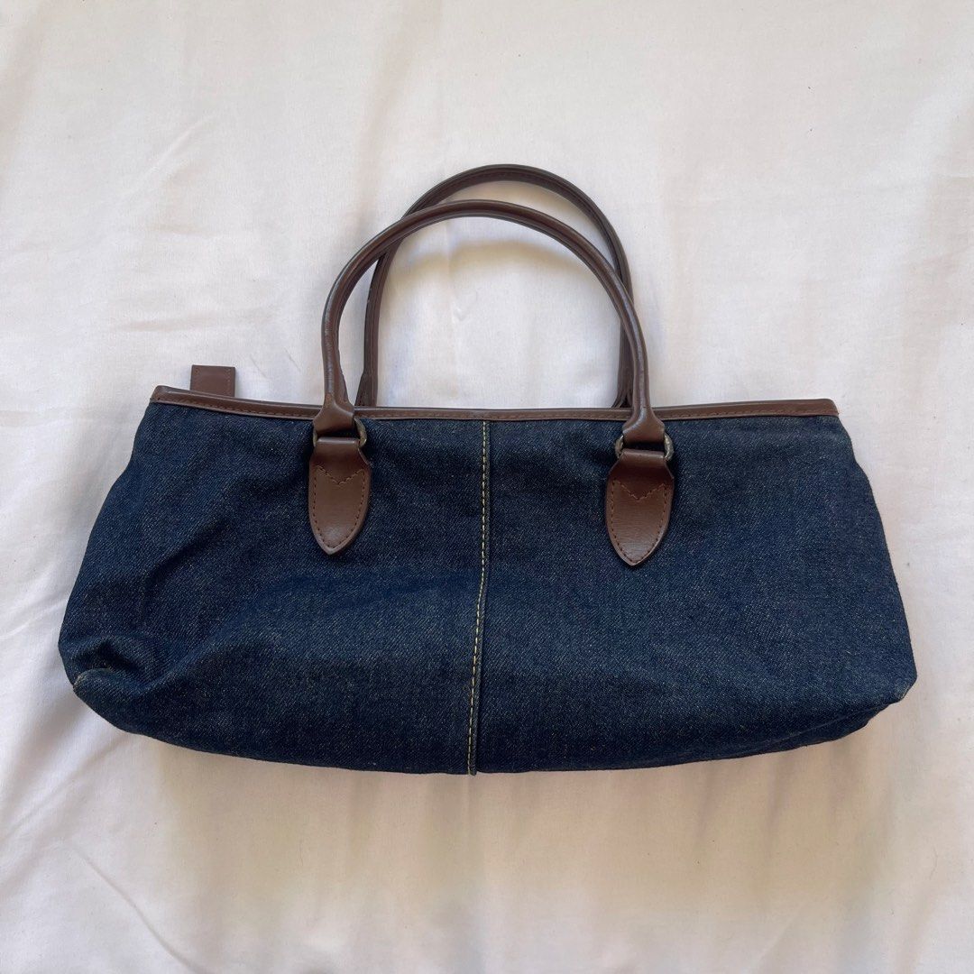 BOSSINI Ladies Denim Mini Handbag (Category: Purses & Pouches) located in Cavite. Submitted by ruesellsph (Listing ID 1430849025, Image 1). Description: Dimensions: 12in(L)x5in(H)x3in(W) -good condition -check pics for flaws Payment: Gcash, BDO or RCBC Delivery: sdd via Lalamove NOTE: All items are preloved and sold as-is. Please manage expectations..