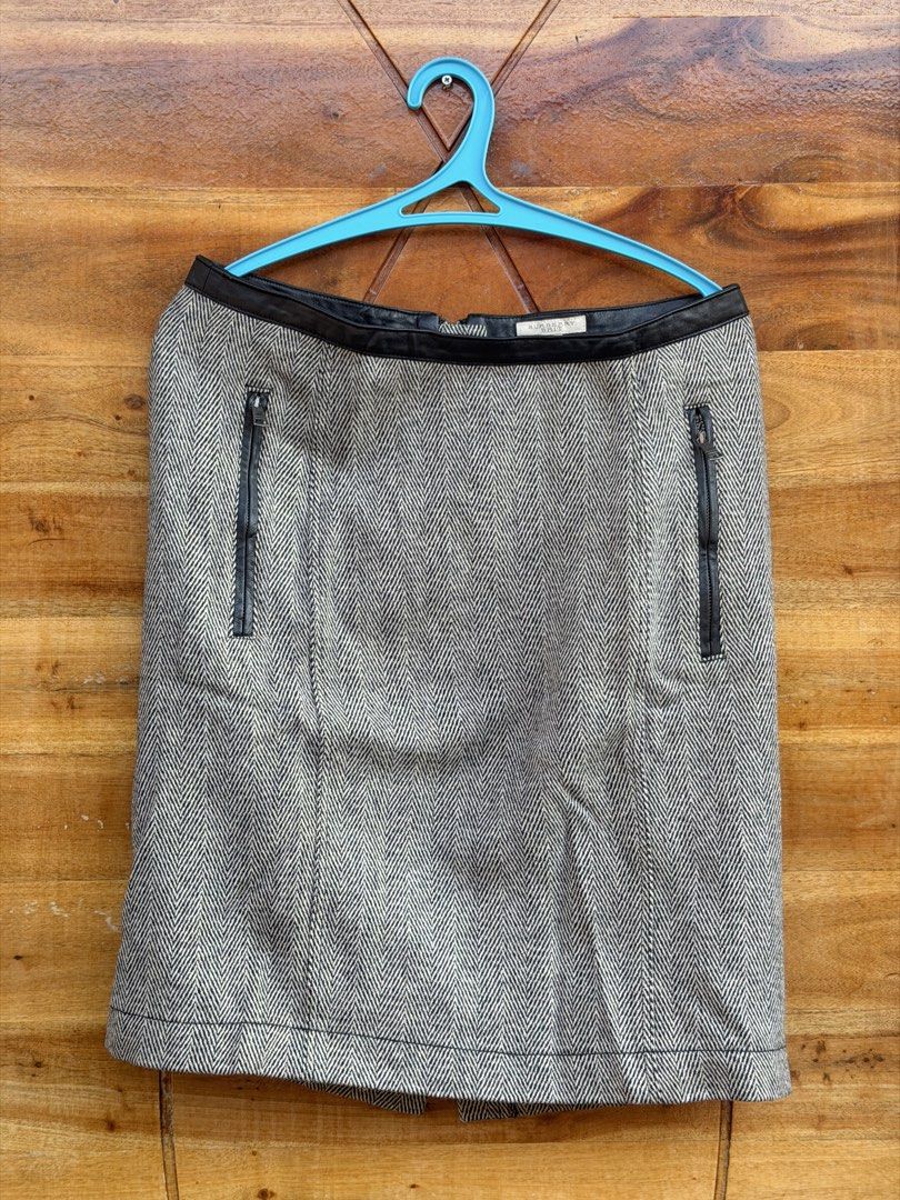 Burberry Brit Herringbone Skirt (Category: Skirts) located in Cavite. Submitted by peppermintsss (Listing ID 1430978530, Image 1). Description: • Stylish Burberry Brit skirt. •Features a herringbone pattern with leather detailing. •T zippered pockets. •Size on tag: UK 12, USA 12, IT 44, GER 40. •The skirt has a black leather waistband and a black lining. •Fabric composition is 47% wool, 27% polyester, and 26% viscose. WAIST: 30” LENGHT: 22”.