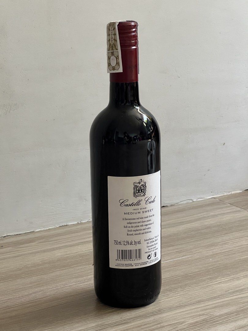 Castillo Cielo Medium Sweet Red Wine (Category: Beverages) located in Bulacan. Submitted by e.rose (Listing ID 1430851641, Image 3). Description: Castillo Cielo Medium Sweet red wine, imported from Spain. It is a special edition with 750 ml and 12.5% alc. by vol. The label indicates it is made from the millesim and cherry grapes. The wine is sealed with a red cap and a security label..
