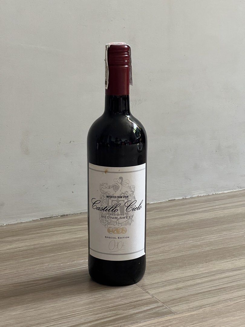 Castillo Cielo Medium Sweet Red Wine (Category: Beverages) located in Bulacan. Submitted by e.rose (Listing ID 1430851641, Image 1). Description: Castillo Cielo Medium Sweet red wine, imported from Spain. It is a special edition with 750 ml and 12.5% alc. by vol. The label indicates it is made from the millesim and cherry grapes. The wine is sealed with a red cap and a security label..