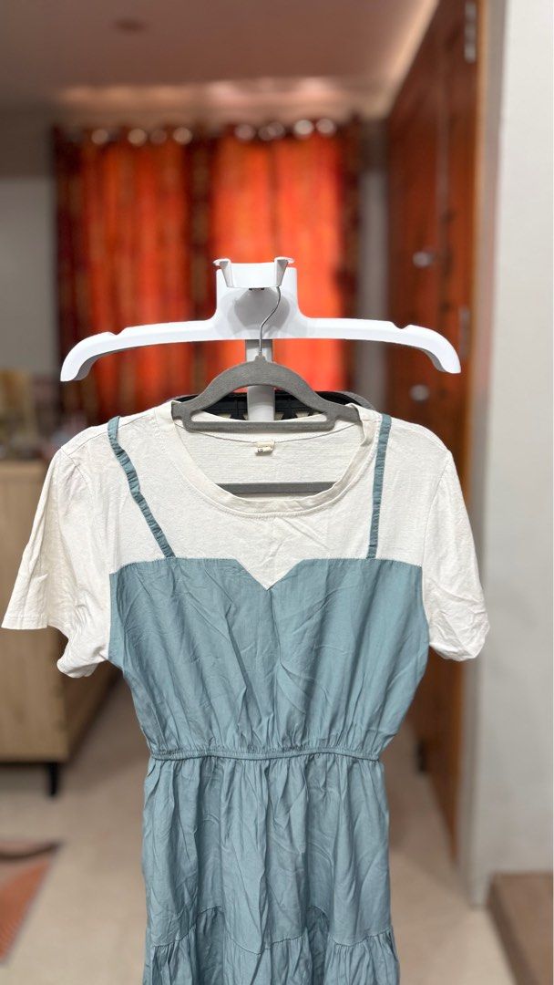 Casual Dress Small to Medium (Category: Dresses) located in Caloocan City. Submitted by _.helloItsMe (Listing ID 1430948791, Image 1). Description: Thrifted Cute dress but needs to wash the white part RFS: di kasya.