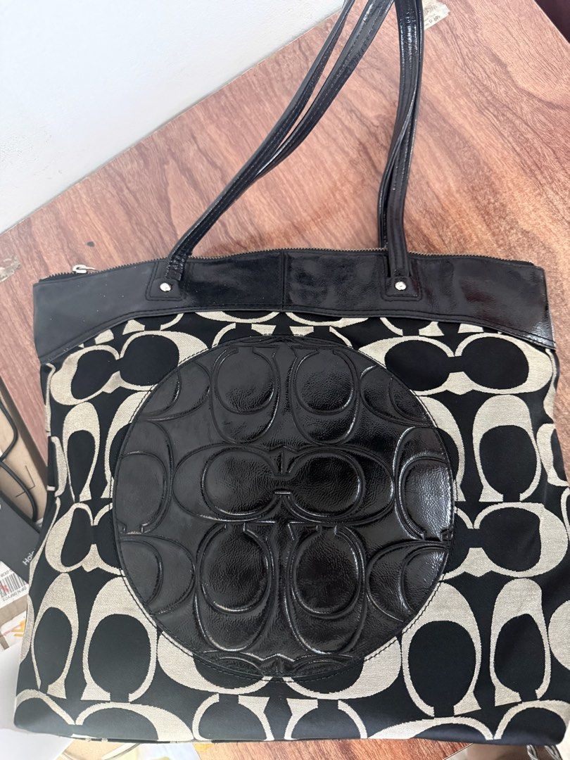 Coach Canvas Tote Bag (Category: Tote Bags) located in Quezon City. Submitted by decluttermarla (Listing ID 1430977566, Image 1). Description: .