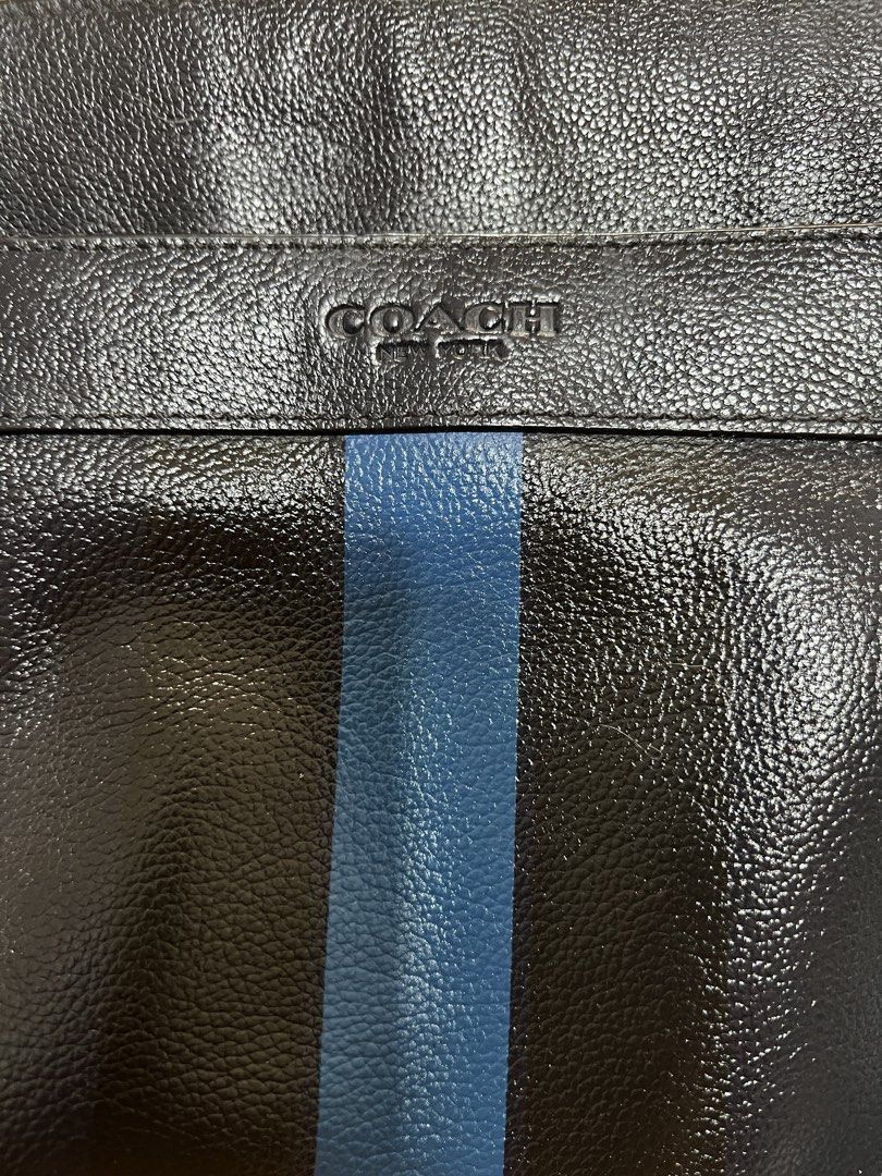 Coach Crossbody Bag (Category: Luxury Bags & Wallets) located in Pasig City. Submitted by true_solutionx (Listing ID 1430866546, Image 1). Description: .