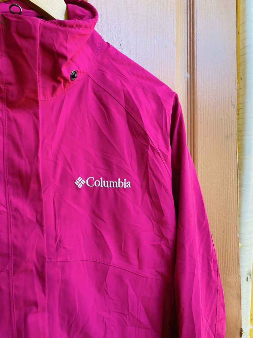 Columbia Omni-Tech Waterproof Jacket (Category: Coats, Jackets and Outerwear) located in Digos. Submitted by thrifthed.ph (Listing ID 1430919748, Image 3). Description: Columbia Omnitech Jacket Med Dimes:19.5/28 Excellent Cl:10/10 Authentic Issue:minimal scracth upper neck Solid condi Solid colorate Need wash Suitable for picky buyer No return no exchange .