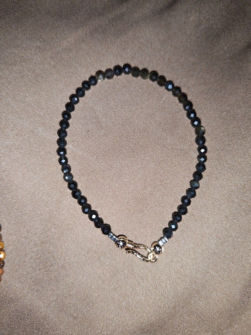 Dainty Golden Sheen Obsidian (Category: Bracelets) located in Rosales. Submitted by astrid3000 (Listing ID 1430949839, Image 1). Description: 4mm faceted gold sheen obsidian 16cm.