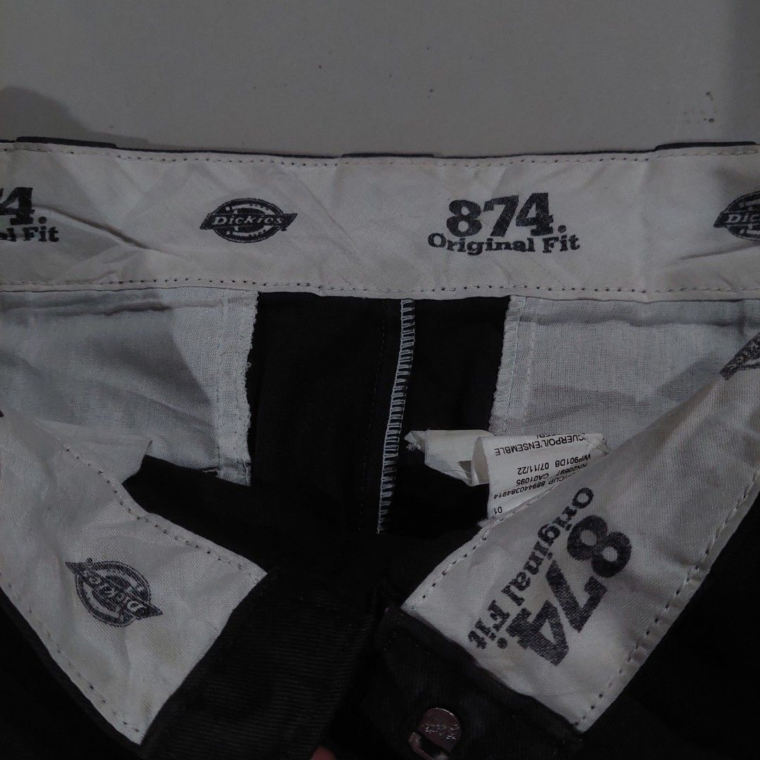 Dickies Pants (Category: Trousers) located in Dinalupihan. Submitted by rack-808 (Listing ID 1430816828, Image 2). Description: Dickies 874 ‎Size: 31 Length: 34 Choco Brown Very good to excellent condition 8/10 color rate Need wash only (fresh from bale).