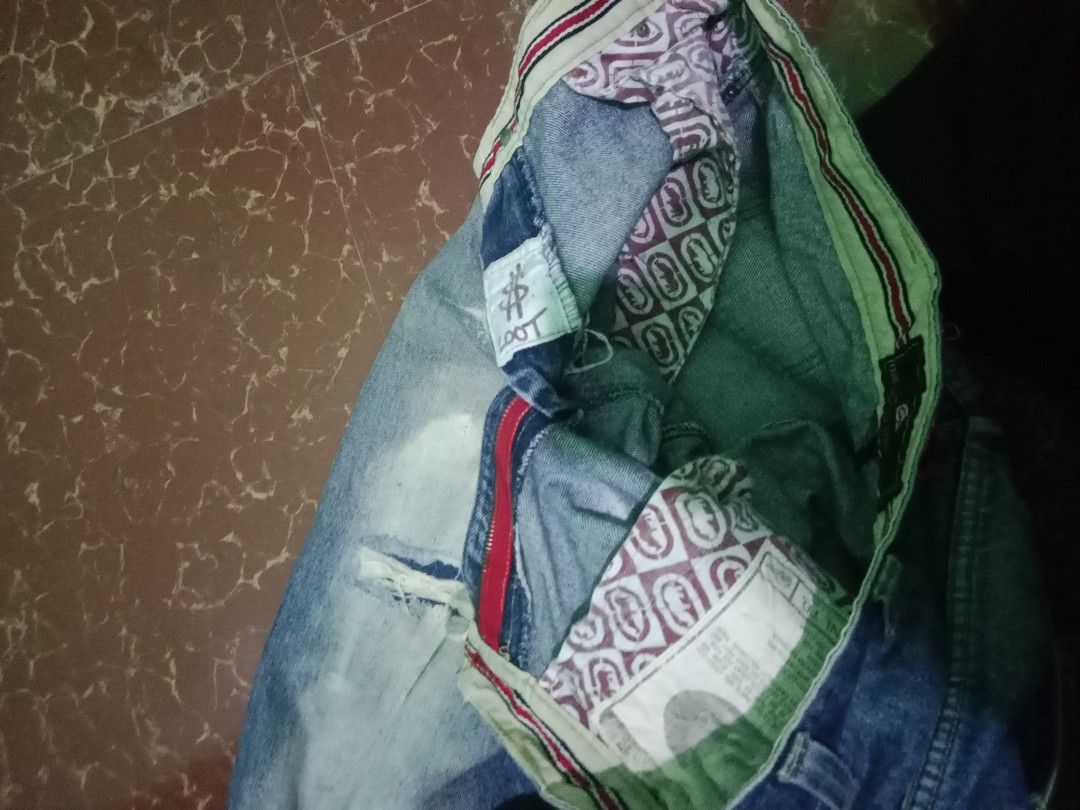 Ecko baggy pants (Category: Jeans) located in Cavite. Submitted by g.thriftcavite (Listing ID 1430903608, Image 3). Description: issue repaired and heel drag 32x40 thighs 14 hem 10 +sf can do Vc with the item in messenger.