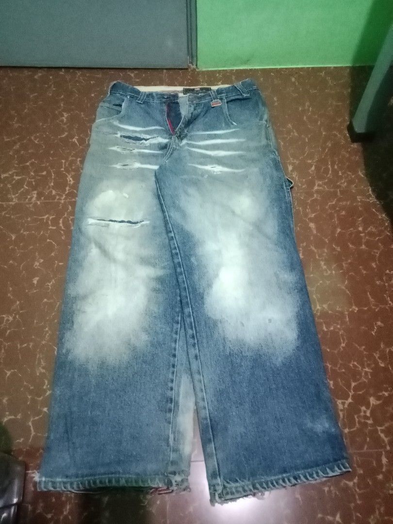 Ecko baggy pants (Category: Jeans) located in Cavite. Submitted by g.thriftcavite (Listing ID 1430903608, Image 1). Description: issue repaired and heel drag 32x40 thighs 14 hem 10 +sf can do Vc with the item in messenger.