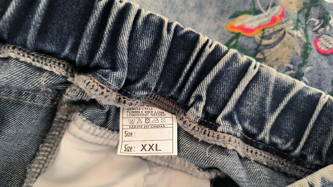 Embroidered Denim Skirt XXL (Category: Skirts) located in Antipolo. Submitted by secondcharmstore (Listing ID 1430833420, Image 1). Description: sale 599 Denim skirt with elastic waistband and floral embroidery. Features a light wash and a slit at the back. Size XXL. Made in China. Has two pockets. The skirt has a comfortable elastic waistband. no tag, never worn waist: 34-38 inches length: 31.5 inches.