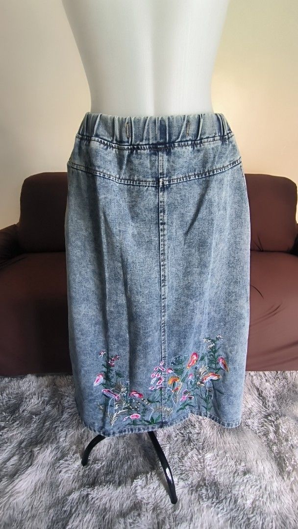 Embroidered Denim Skirt XXL (Category: Skirts) located in Antipolo. Submitted by secondcharmstore (Listing ID 1430833420, Image 2). Description: sale 599 Denim skirt with elastic waistband and floral embroidery. Features a light wash and a slit at the back. Size XXL. Made in China. Has two pockets. The skirt has a comfortable elastic waistband. no tag, never worn waist: 34-38 inches length: 31.5 inches.
