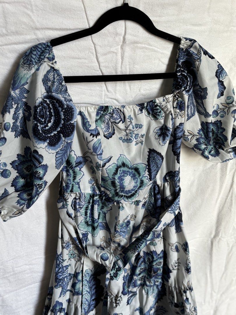 Floral Print Square Neck Dress (Category: Dresses) located in Valenzuela. Submitted by tybur (Listing ID 1430901911, Image 3). Description: - Floral Print Square Neck Dress - Size: S-M - Excellent Condition (USED ONLY ONCE) - Features a beautiful floral design - Square neckline - Puff sleeves (can be worn as off shoulder) - Includes a belt - Perfect for special occasions or casual wear 📍Valenzuela City.