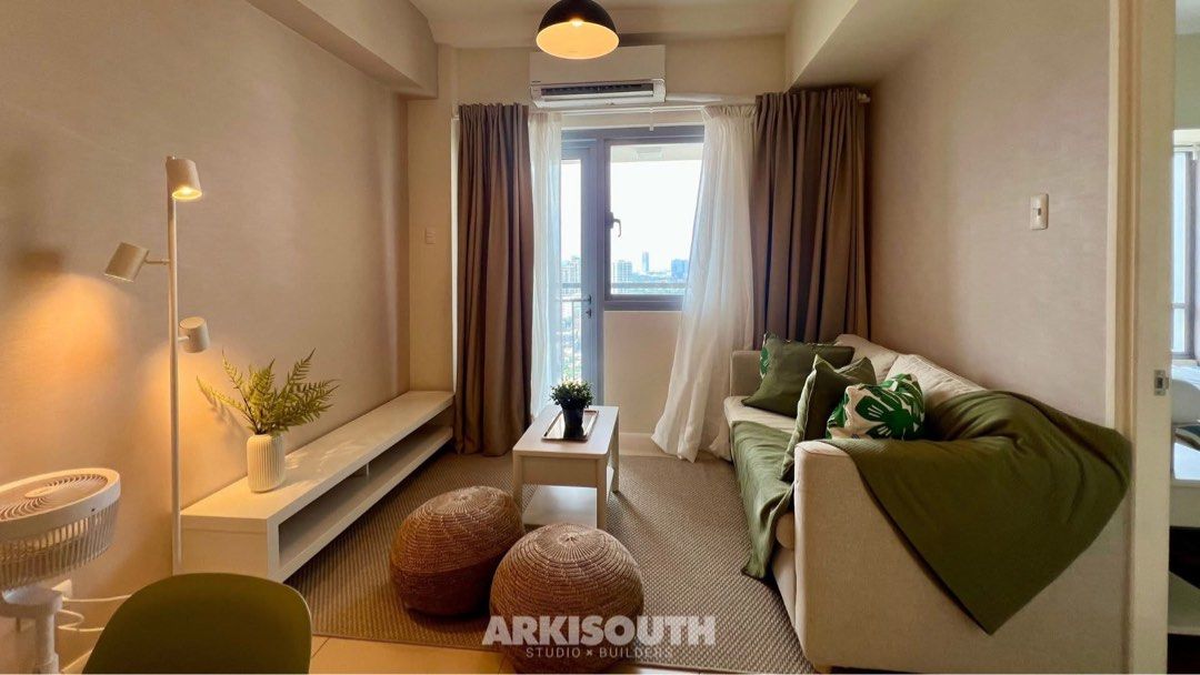 For Lease 1BR Vantage Kapitolyo (Category: Apartments & Condos) located in Manila. Submitted by cecille_zarate_olxph_140153811 (Listing ID 1430842417, Image 3). Description: For Lease 1BR Vantage Fully furnished FA 42sqm Location: 32nd floor East Tower * View: Estancia/Facing United / Shaw Blvd * Balcony above Starbucks on East Capitol Drive view of Estancia * split type ac in living/dining/kitchen * window type in bedroom * w queen size bed + ma